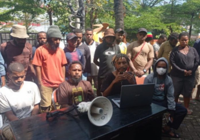 FOTO: Sekelompok mahasiswa Papua pendukung teroris KKB saat menggelar aksi meminta referendum