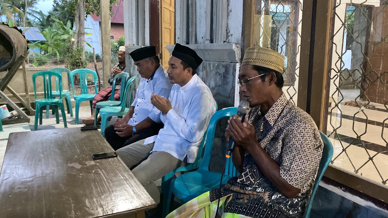 FOTO: Andi Abdullah Rahim melakukan Safari Ramadhan di Kecamatan Sukamaju tepatnya di desa Salulemo, Rabu (05/04).