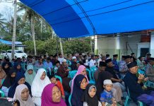 Setelah Bone-Bone, Tanalili dan Sukamaju Selatan, Andi Rahim Safari Ramadhan di Sukamaju FOTO: Warga menghadiri kegiatan Safari Ramadhan Andi Abdullah Rahim Bakal Calon Bupati Luwu Utara 2024. Kegiatan berlangsung di Kecamatan Sukamaju tepatnya di desa Salulemo, Rabu (05/04).