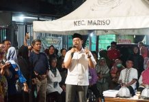 Buka Lantang Bangia Run Race Mariso, dr Udin Malik Ajak Pemuda untuk Tidak Gengsi FOTO: Sekretaris KORMI Makassar, dr Udin Malik resmi membuka olahraga rekreasi masyarakat bertajuk Lantang Bangia Run Race di Kecamatan Mariso, Rabu (05/04) malam.