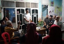 Buka Puasa Bersama di Toddopuli VI, dr Udin Malik Disambut Antusias Warga Setempat FOTO: Kunjungan Ketua Forum Kemanusian Kota Makassar (FKKM), dr Udin Malik di Toddopuli VI, Kelurahan Borong, Kecamatan Manggala untuk berbuka puasa bersama disambut antusias masyarakat setempat, Kamis (06/04).