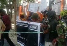 Warga Makassar Sesalkan adanya Aksi Demostrasi oleh AMP Dihari Peringatan Jumat Agung FOTO: Aksi Aliansi Mahasiswa Papua saat menggelar aksi demostrasi di Makassar bersamaan dengan peringatan hari Wafatnya Yesus Kristus