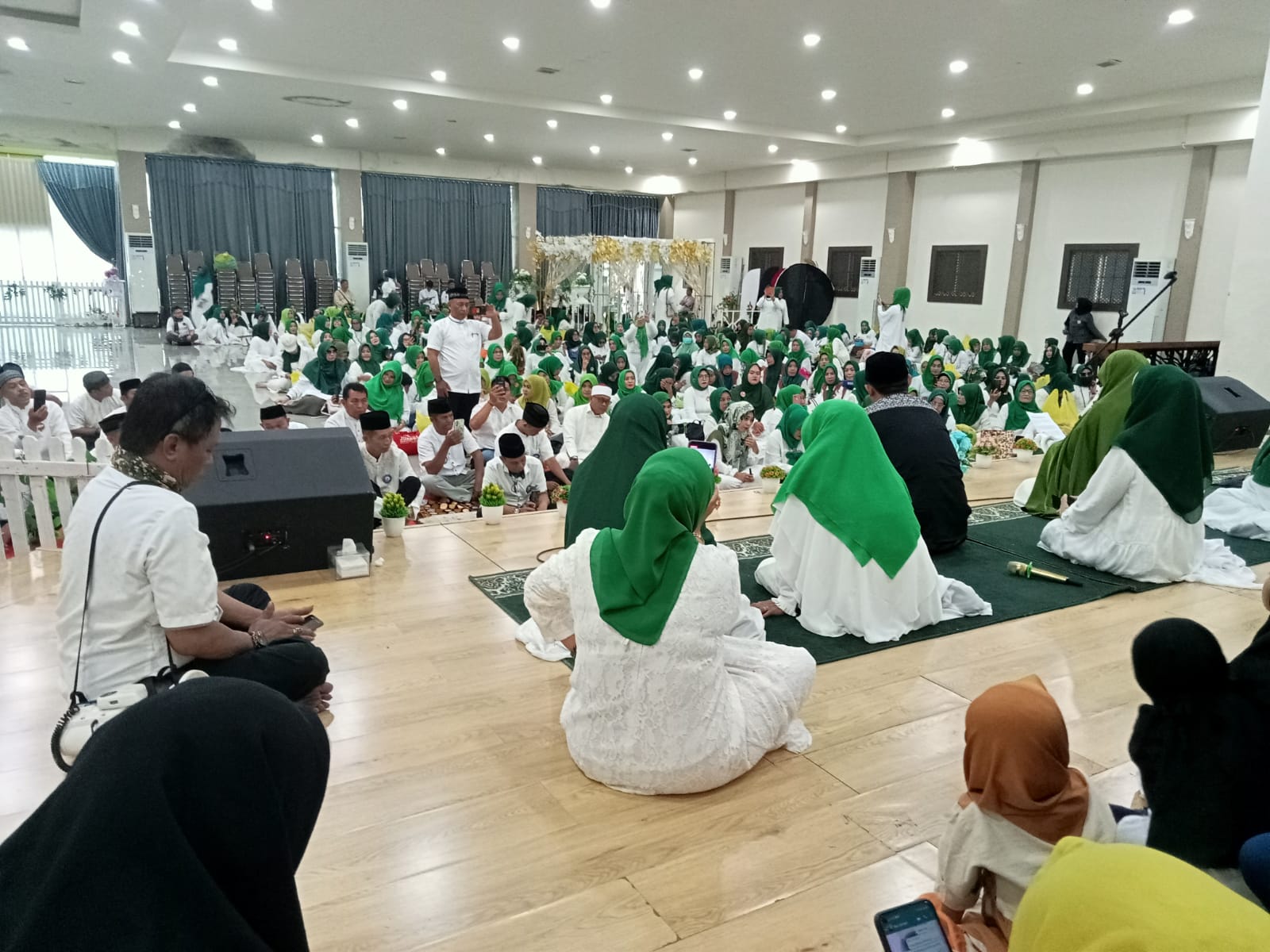 FOTO: Para Ketua Komunitas saat mengisi ziki jelang buka puasa. Sabtu (8/4/2023)