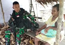 Anjangsana Wujud Kebersamaan Dan Komunikasi Sosial Satgas Yonif 132/BS Dengan Masyarakat FOTO: Satgas Yonif 132/BS mengunjungi masyarakat dengan melaksanakan kegiatan Anjangsana Di Kp.Sawiyatami, Distrik Mannem, Kab.Keerom, Provinsi Papua, Jumat (07/04/2023).