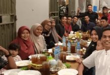 Alumni DPC KEPMI Bone-Patimpeng Gelar Buka Puasa Bersama FOTO: Alumni DPC KEPMI Bone Kecamatan Patimpeng di cafe Begos Peritis Kemerdekaan, Makassar. Ahad (9/4)