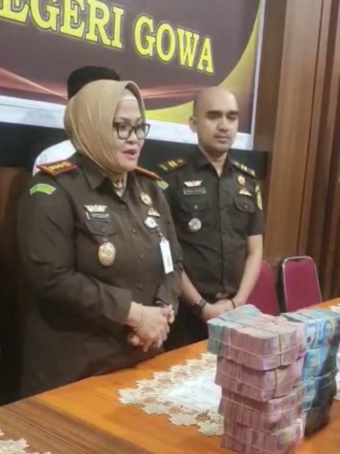 FOTO: Kepala Kejaksaan Negeri Gowa Yeni Andriani saat memberikan keterangan persnya kepada awak Senin (13/2) lalu. (Tangkap layar)