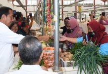 Presiden Jokowi Kunjungi Pasar Selo di Boyolali FOTO: Presiden Jokowi saat mengunjungi Pasar Selo, Kabupaten Boyolali, Jawa Tengah, pada Senin (10/04/2023). (Foto: BPMI Setpres/Kris)