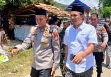 Hadiri Pemakaman Wakil Bupati Luwu, Andi Rahim : Beliau Orang Baik Andi Abdullah Rahim dan keluarga menghadiri acara pemakaman Wakil Bupati Luwu, Alm. Syukur Bijak, SE di rumah duka Desa Batusitanduk, Kec. Walenrang, Kab. Luwu, Selasa, (11/04).