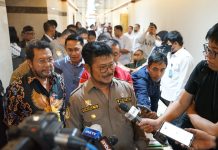 Ketua DPD RI Sebut Kementan Konsisten Jaga Produksi Beras FOTO: Menteri Pertanian Syahrul Yasin Limpo dan Ketua Komite II DPD RI, Yorrys Raweyai saat ditemui awak media.
