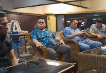PWI Sulsel akan Memiliki Kantor Baru dengan Status Hak Milik FOTO: Ketua PWI Sulsel HM. Agus Salim ketika memimpin rapat di Cafe Media Graha Pena, Selasa (11/4).