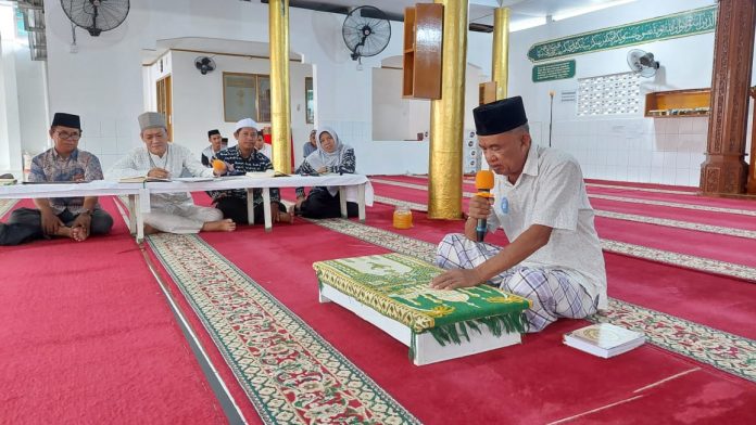 FOTO: Salah satu warga binaan mengikuti kegiatan lomba Semarak Ramadan 1444 Hijriah di Masjid Da'watul Ikhsan Lapas, Rabu (12/4/2023).