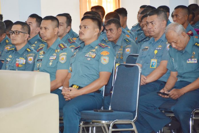 FOTO: Prajurit Yonmarhanlan VI mengikuti kegiatan peringatan Nuzulul Qur'an Tahun 1444H/2023M bertempat di Gedung Hasanuddin Lantamal VI, Jalan Yos Soedarso No.308 Kota Makassar, Rabu (12/04/2023).