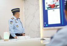 Lapas Klas I Makassar Siap Mewujudkan Zona Integritas menuju WBK-WBBM Tahun 2023 FOTO: Kepala Lembaga Pemasyarakatan Kelas I Makassar, Hernowo Sugiastanto di Kantor Wilayah Kementerian Hukum dan HAM Sulawesi Selatan melaksanakan penilaian pendahuluan dalam rangka pengusulan terhadap Unit Pelaksana Teknis yang akan diusulkan ke TPI. Selasa (11/04/2023).