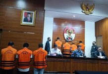 PPK BPKA Sulsel Kena OTT KPK Terima Suap 150 Juta, DPP-LKKN Desak Periksa Kepala Balai FOTO: Wakil Ketua KPK Johanis Tanak saat menggelar keterangan pers terkait penetapan 10 tersangka kasus suap proyek pemeliharaan jalur kereta api. Kamis (13/4) dini hari.
