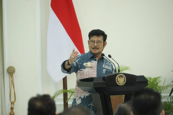 FOTO: Menteri Pertanian Syahrul Yasin Limpo (Mentan SYL) saat memberi arahanya di dalam pengukuhan pengurus Gabungan Pengusaha Kelapa Sawit Indonesia (Gapki) di Istana Wakil Presiden, Jakarta.