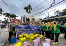 Sambut HBP Ke 59, Lapas Makassar Berbagi Kebahagiaan Di Bulan Penuh Berkah FOTO: Kantor Wilayah (Kanwil) Kementerian Hukum dan Ham Sulawesi Selatan laksanakan kegiatan Pemasyarakatan peduli sekaligus bakti sosial kepada masyarakat dalam rangka rangkaian kegiatan Hari Bakti Pemasyarakatan ke 59 tahun 2023, Jum'at (14/4/23).