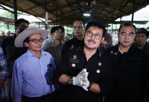 Pantau Ternak Sapi di Bekasi, Mentan SYL Pastikan Ketersediaan Jelang HBKN Aman FOTO: Menteri Pertanian Syahrul Yasin Limpo saat meninjau peternakan sapi milik salah satu perusahaan swasta di Desa Karangmekar, Kedung Waringin, Kabupaten Bekasi, Jawa Barat. Jumat (14/4/2023)
