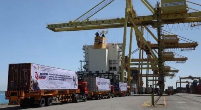 IMG-20230418-WA0074 Ilustrasi ekspor komoditas pertanian Jawa Tengah senilai Rp 400,57 miliar yang dikemas dalam kontainer diberangkatkan ekspor melalui Pelabuhan Tanjung Emas, Semarang.