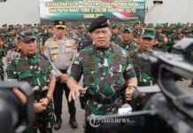 Hadir di Timika, Panglima TNI Sebut Hanya Rotasi Pasukan di Pengunungan Tengah Papua Ilustrasi - Panglima TNI Laksamana Yudo Margono dan rombangan tiba di Timika, Papua Tengah, Senin (17/4/2023). (Properti Tribune)
