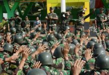 Yonif 721/Makasau Tiba di Jayapura, Dankolakops TNI: Operasi Penyelamatan Pilot Susi Air FOTO: Pangdam XIV/Hasanuddin, Mayor Jenderal TNI Surawahadi menutup secara resmi latihan pratugas operasi Satgas Yonif 721/Makkasau dalam rangka tugas operasi pengamanan perbatasan. (IST)