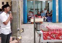 Jumpa Warga Bonto Makkio, dr. Udin Malik Ajak Warga Perhatikan Hal Ini FOTO: Ketua Forum Kemanusiaan Kota Makassar, dr. Udin Malik memenuhi undangan warga Tidung III, Kelurahan Bonto Makkio, Kecamatan Rappocini, Selasa (18/4).