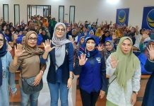 Garnita Malahayati Gelar Semarak Ramadan Berbagi Sembako FOTO: Ketua DPW Garnita Malahayati Sulsel, Andi Rachmatika Dewi saat menggelar semarak ramadan 1444 H.