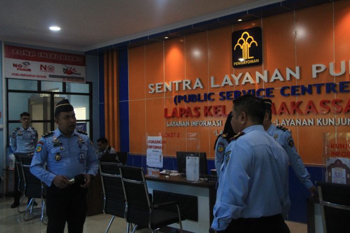 FOTO: Lembaga Pemasyarakatan Kelas I Makassar lakukan simulasi alur kunjungan tatap muka bagi Warga Binaan Pemasyarakatan (WBP) guna mengantisipasi kunjungan yang akan mengalami peningkatan signifikan setelah 3 Tahun ditiadakan. Makassar. (18/04/2023)