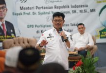 Mentan SYL Ajak Penyuluh Kabupaten Takalar Tanam Komoditas Strategis FOTO: Menteri Pertanian Syahrul Yasin Limpo (Mentan SYL) menggelar dialog interaktif dengan ratusan anggota Perhimpunan Penyuluh Pertanian Indonesa (Perhiptani) di Kabupaten Takalar Sulawesi Selatan. Rabu, 19 April 2023.