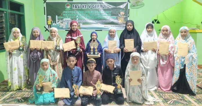 FOTO: Para juara lomba Adzan, Tadarus dan Latihan praktek Sholat.