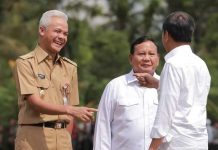 Pertempuran Capres 02 dan 03 Ketat di Jateng dan Yogyakarta: Ganjar Unggul Tipis Atas Prabowo FOTO: Gubernur Jawa Tengah Ganjar Pranowo, Menteri Pertahanan Prabowo Subianto dan Presiden Jokowi saat panen raya beberapa waktu lalu di Jawa Tengah. (Properti galeri akun Facebook Prabowo Subianto)