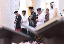 Presiden Jokowi dan Ibu Iriana Salat Idulfitri di Masjid Sheikh Zayed FOTO: Presiden Jokowi dan melaksanakan salat Idulfitri 1444 Hijriah di Masjid Raya Sheikh Zayed, Kota Surakarta, Jawa Tengah, Sabtu (22/04/2023) pagi. (Foto: BPMI Setpres)