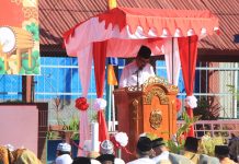 Penuh Syukur, 607 Orang Warga Binaan Lapas Makassar Terima Remisi Lebaran FOTO: Kepala Divisi Pemasyarakatan Kanwil Kemenkumham Sulsel, Suprapto didampingi Kepala Lapas Kelas I Makassar, Hernowo Sugiastanto dan seluruh warga binaan Lapas melaksanakan salat Ied 1444 H. Sabtu (22/4/2023)