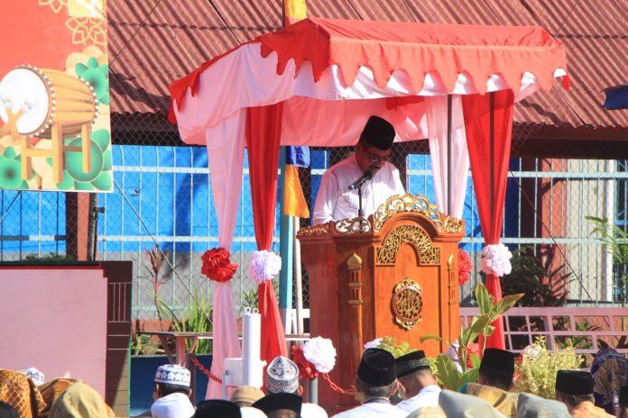 FOTO: Kepala Divisi Pemasyarakatan Kanwil Kemenkumham Sulsel, Suprapto didampingi Kepala Lapas Kelas I Makassar, Hernowo Sugiastanto dan seluruh warga binaan Lapas melaksanakan salat Ied 1444 H. Sabtu (22/4/2023)