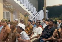 Warga dan tokoh Masyarakat Suku Bali sebut Andi Rahim Pemimpin Semua Golongan FOTO: Ratusan warga dan tokoh masyarakat Bali Luwu Utara menyatakan siap mendukung dan memenangkan Andi Andi Abdullah Rahim di pilkada Luwu Utara 2024 mendatang.