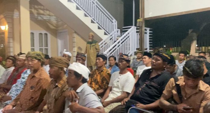 FOTO: Ratusan warga dan tokoh masyarakat Bali Luwu Utara menyatakan siap mendukung dan memenangkan Andi Andi Abdullah Rahim di pilkada Luwu Utara 2024 mendatang.