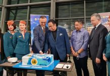 Gobel: Penerbangan Jakarta-Tashkent Tingkatkan Hubungan Ekonomi Indonesia-Uzbekistan FOTO: Wakil Ketua DPR RI Bidang Korinbang, Rachmat Gobel, saat melepas penerbangan perdana maskapai penerbangan Uzbekistan Airways di Bandara Soekarno-Hatta.Rabu malam, 26 April 2023.