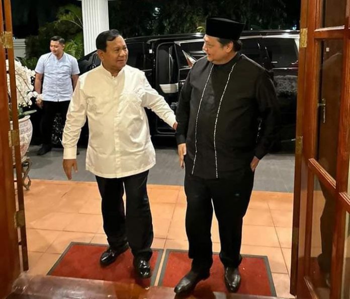 FOTO: Ketua umum DPP Gerindra Prabowo Subianto dan Ketua umum Partai Golkar Airlangga Hartarto (properti akun FB Airlangga)