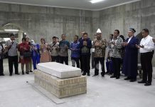Gobel Ziarah ke Imam Bukhori FOTO: Wakil Ketua DPR RI Bidang Korinbang, Rachmat Gobel melakukan ziarah ke makam Imam Bukhori di Samarkand. Jumat, 28 April 2023.
