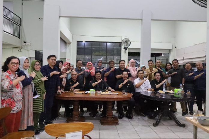 FOTO: Menteri Pertanian Syahrul Yasin Limpo saat bertemu warga kota Makassar di Kopi Arnum, Minggu, 30 April 2023.