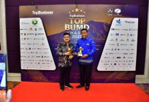 Kinerja Tiap Tahun Meningkat, Perumda TM Kota Palopo Raih Penghargaan Top BUMD Awards Perumda Tirta Mangkaluku Kota Palopo meraih penghargaan Top BUMD Awards yang diselenggarakan oleh Majalah Top Business, di Hotel Raffles Jakarta Rabu (5/4/2022).