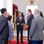 Terima Kunjungan Kongres AS, Presiden Jokowi Bahas Kemitraan Setara dan Kerja Sama Ekonomi FOTO: Presiden Jokowi saat menerima kunjungan delapan anggota kongres Amerika Serikat, Rabu (03/05/2023), di Istana Merdeka, Jakarta. (Foto: BPMI Setpres/Muchlis Jr)