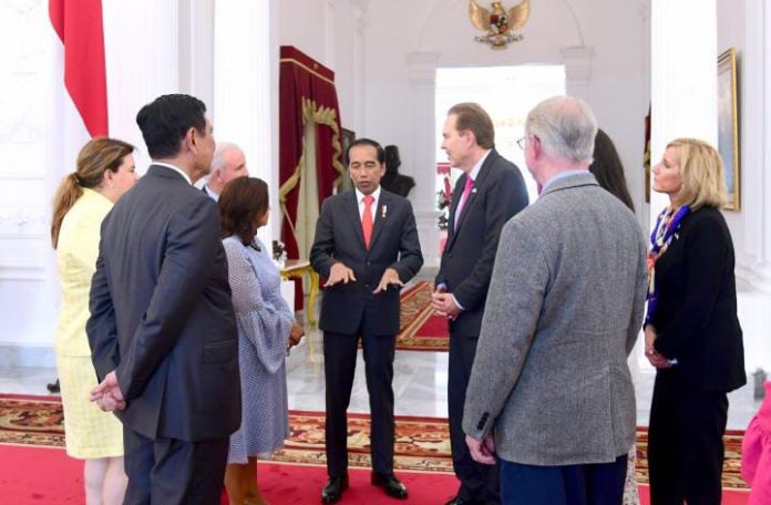 FOTO: Presiden Jokowi saat menerima kunjungan delapan anggota kongres Amerika Serikat, Rabu (03/05/2023), di Istana Merdeka, Jakarta. (Foto: BPMI Setpres/Muchlis Jr)