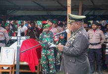 Wakil Bupati Yalimo Meninggal Dunia, Dandim 1702/JWY Pimpin Proses Pemakaman FOTO: Letkol Cpn Athenius Murip.S.H.,M.H., pimpin pemakaman almarhum wakil bupati yalimo Jhon Wilil A.md.par., bertempat di SMK Yapesli, Jl, Yabema, Distrik Elelim, kabupaten Yalimo Provinsi Papua Pegunungan.(03/05/2023)