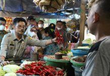 NTP di 18 Provinsi Naik, BPS: Ketersediaan Pangan di Bulan Puasa dan Lebaran Terpenuhi FOTO: Menteri Pertanian Syahrul Yasin Limpo (Mentan SYL) ke Pasar tradisional untuk memastikan semua ketersediaan bahan pangan pokok menjelang hari raya Idulfitri 1444 H/Lebaran 2023 terpantau dalam kondisi aman.
