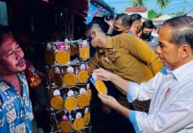 Peninjauan ke Pasar Natar di Pasar Natar, Provinsi Lampung, 5 Mei 2023 FOTO: Presiden Joko Widodo (Jokowi) saat mengunjungi Pasar Natar , Provinsi Lampung. Jumat (5/5/2023)