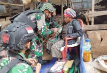 Satgas Yonif 527/BY Patroli Pengobatan Keliling FOTO: Satgas Yonif 527/BY Patroli pengobatan keliling kepada masyrakat di wilayah Enarotali, Kabupaten Paniai.(6/5/2023)