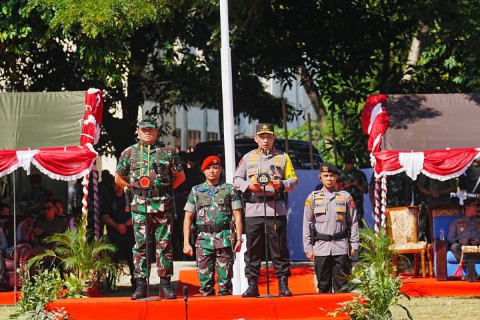 FOTO: Kapolri Jenderal Listyo Sigit Prabowo bersama dengan Panglima TNI Laksamana Yudo Margono memimpin Apel Gelar Pasukan dalam rangka pengamanan Konferensi Tingkat Tinggi (KTT) ASEAN di Labuan Bajo, Nusa Tenggara Timur (NTT). Sabtu (6/5/2023)