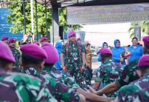 Komandan Pasmar 2 Kunjungi Sarang Petarung Yonmarhanlan VI FOTO: Komandan Pasmar 2 Brigjen TNI (Mar) Y. Rudy Sulistyanto didampingi Ketua Korcab Pasmar 2 Ny. Desy Rudy Sulistyanto melaksanakan kunjungan kerja di Sarang Petarung Batalyon Marinir Pertahanan Pangkalan (Yonmarhanlan) VI, Jl. Yos Soedarso no.308 Kota Makassar. Sabtu (06/05/2023).