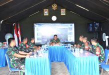 Danyonmarhanlan VI Dampingi Danpasmar 2 Tinjau Kegiatan Encap MNEK 2023 FOTO: Komandan Yonmarhanlan Vl Mayor Marinir Aris Moko mendampingi Komandan Pasmar 2 Brigjen TNI (Mar) Y. Rudy Sulistyanto bersama rombongan meninjau langsung Kegiatan Encap dalam rangkaian Multurateral Naval Exercise Komodo (MNEK) Tahun 2023 di Kota Makassar. Minggu (07/05/2023).