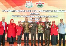 Bentuk Sinergitas Kejati Sulsel-Unhas Makassar MoU Program Merdeka Belajar Kampus Merdeka FOTO: Kepala Kejaksaan Tinggi Sulawesi Selatan, Leonard Eben Ezer Simanjuntak, S.H., M.H usai dilakukan MoU
